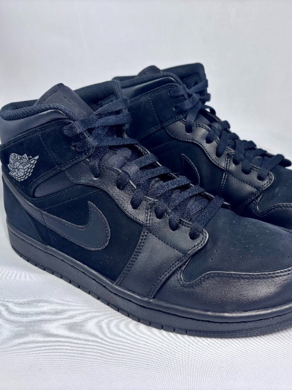Air Jordan 1 Mid "Triple Black" Sz 10 — 554724-050